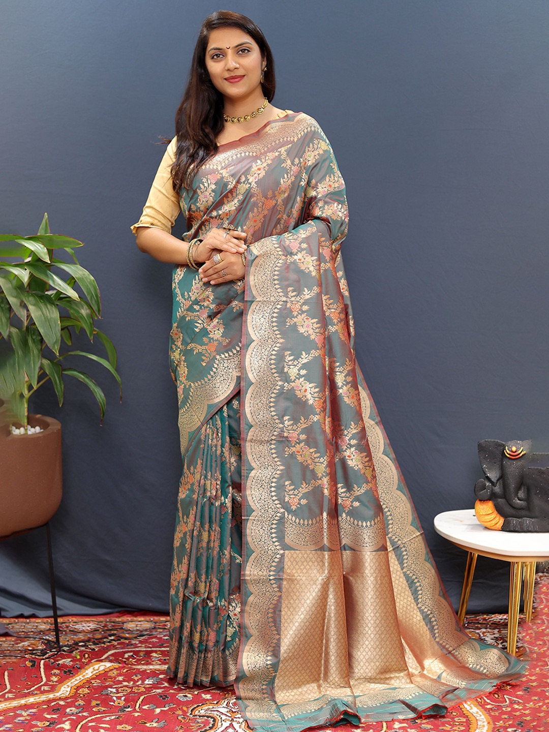 

Kandora Floral Zari Pure Silk Paithani Saree, Grey