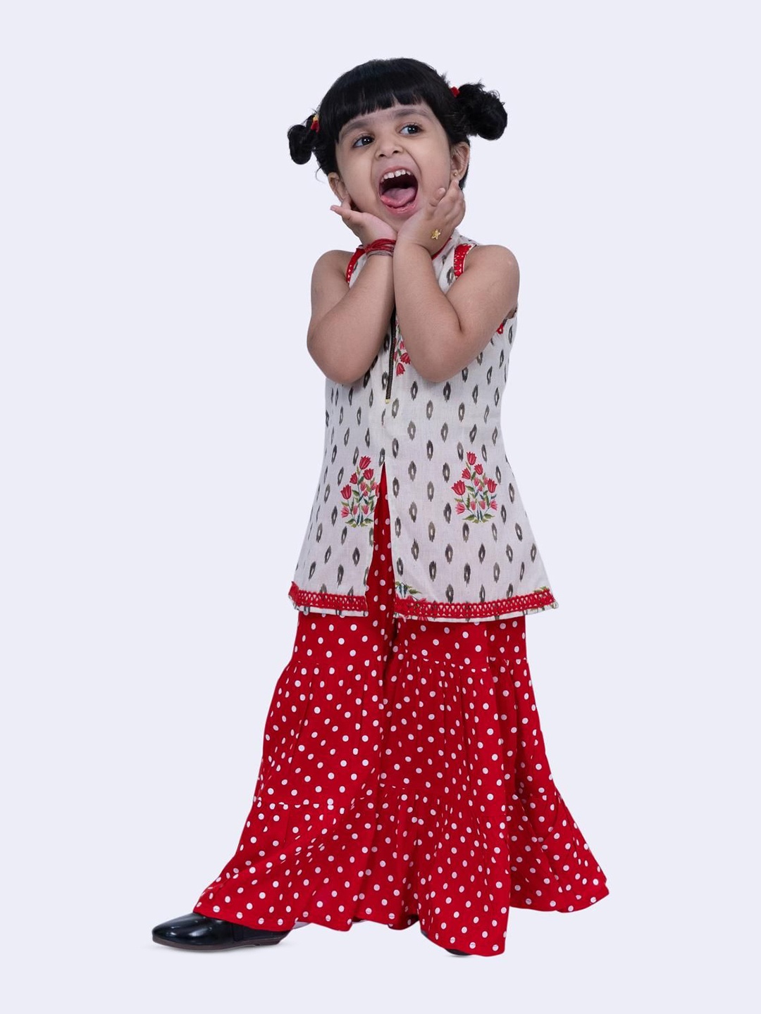 

Twisha Girls Floral Printed Round Neck Pure Cotton Straight Kurta With Sharara, Off white