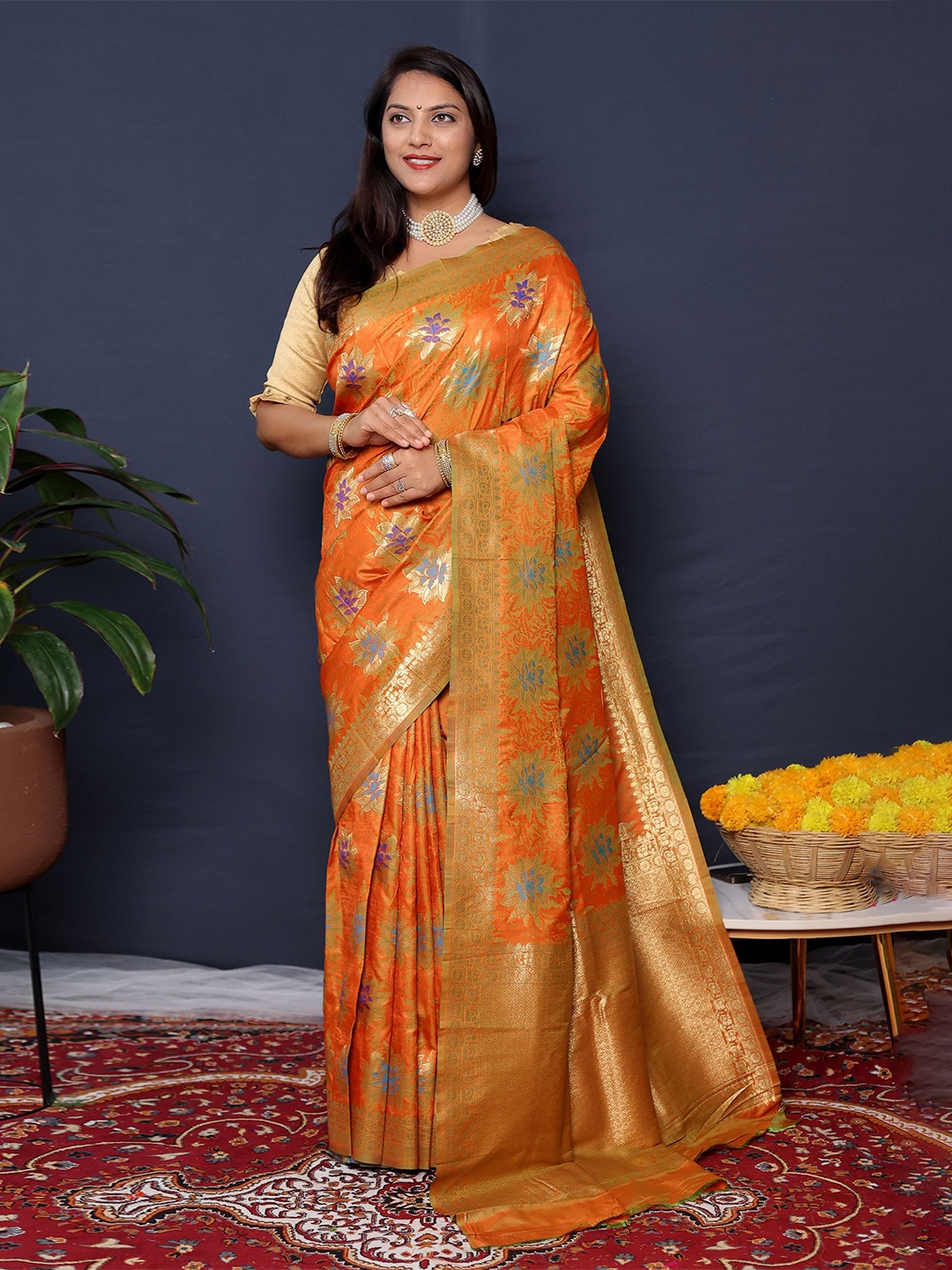 

Kandora Floral Zari Pure Silk Heavy Work Banarasi Saree, Orange