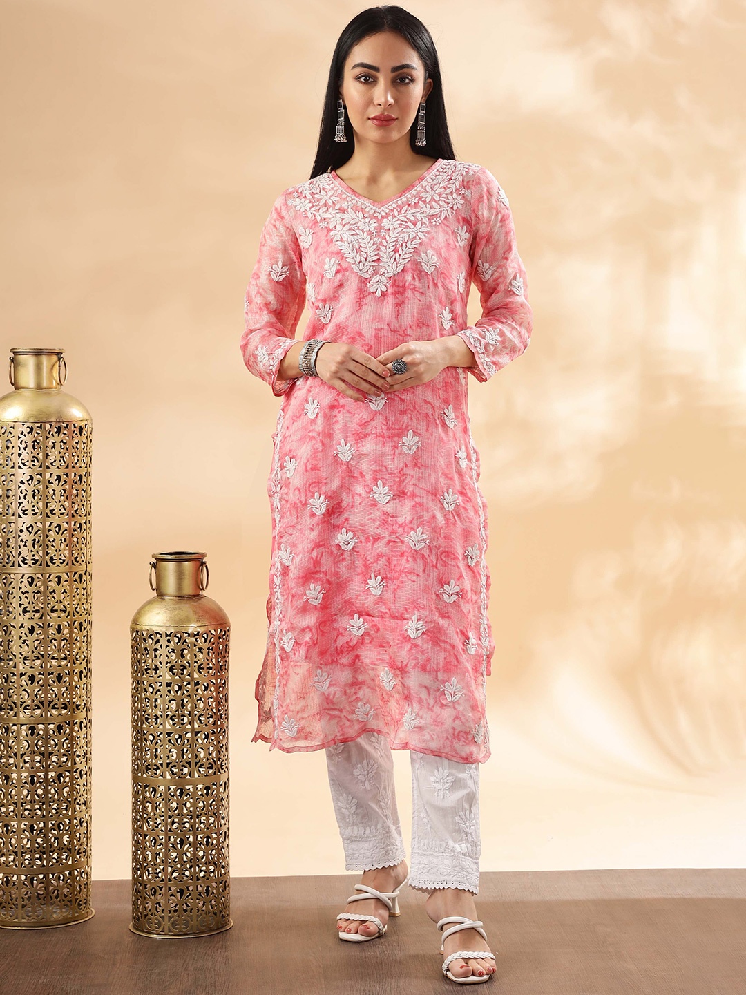 

Club Loom Women Floral Embroidered Chikankari Pure Cotton Straight Kurta, Peach