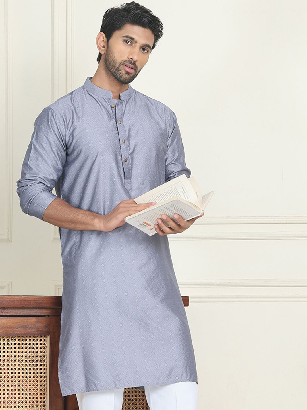 

Anouk Grey Geometric Woven Design Mandarin Collar Jacquard Straight Kurta