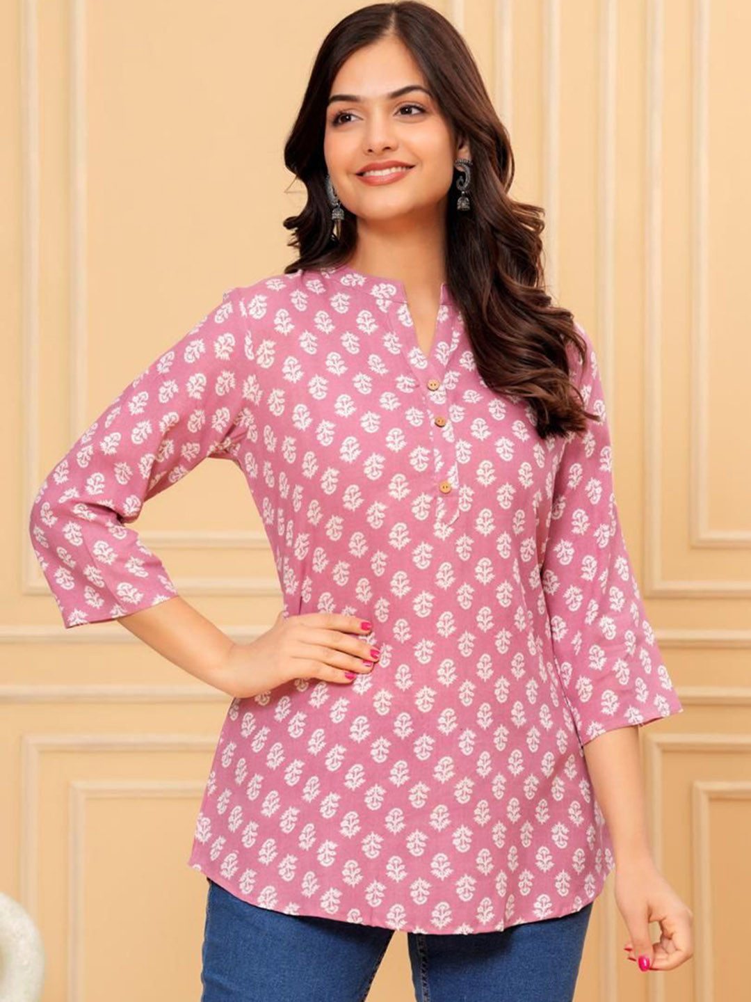 

Samhitas Floral Printed Mandarin Collar Cotton Straight Short Kurti, Pink
