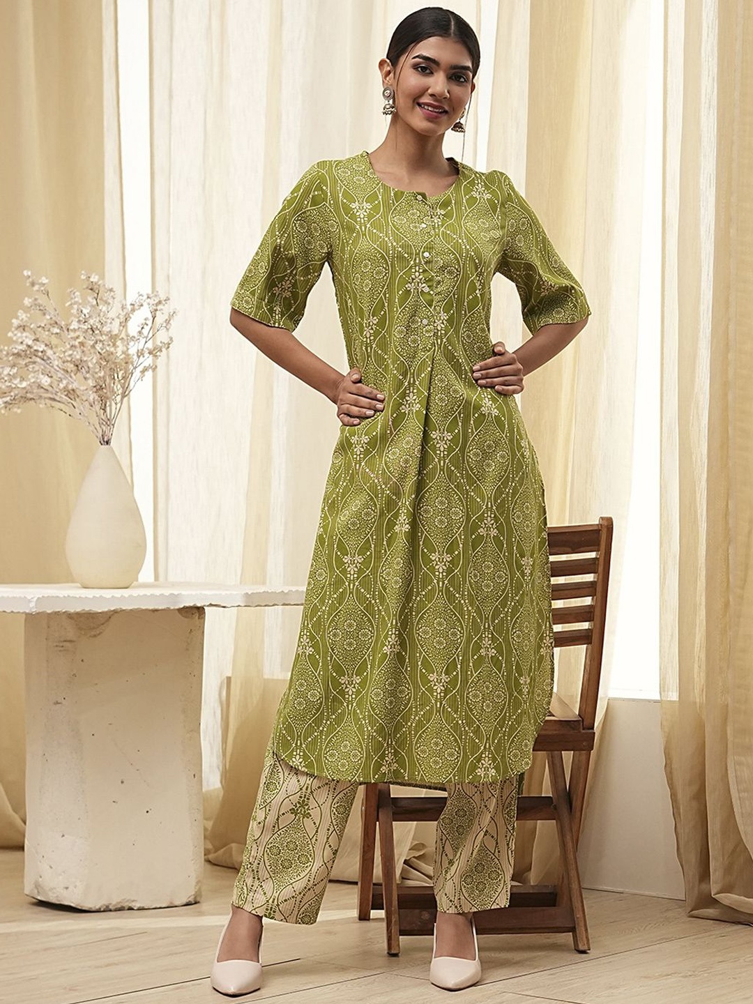 

Biba Ethnic Motifs Printed Round Neck Straight Kurta With Trousers, Green