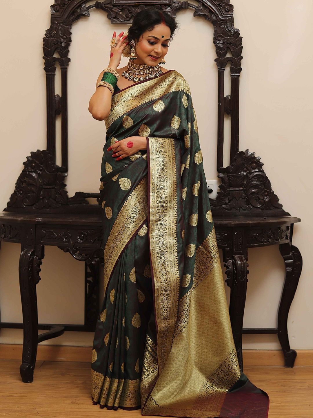 

KALINI Woven Design Zari Silk Blend Banarasi Saree, Green