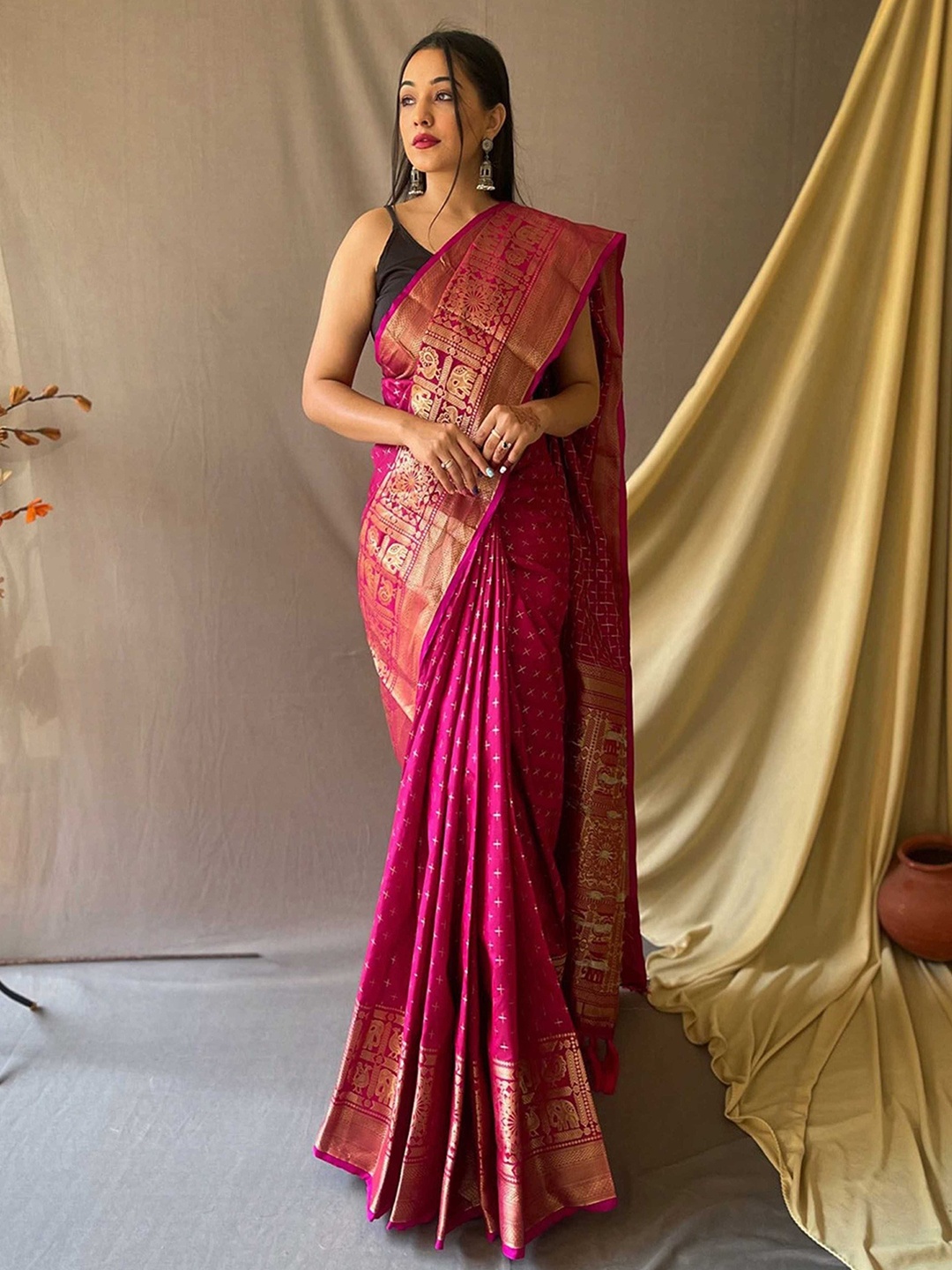 

DIVASTRI Woven Design Zari Silk Blend Kanjeevaram Saree, Pink
