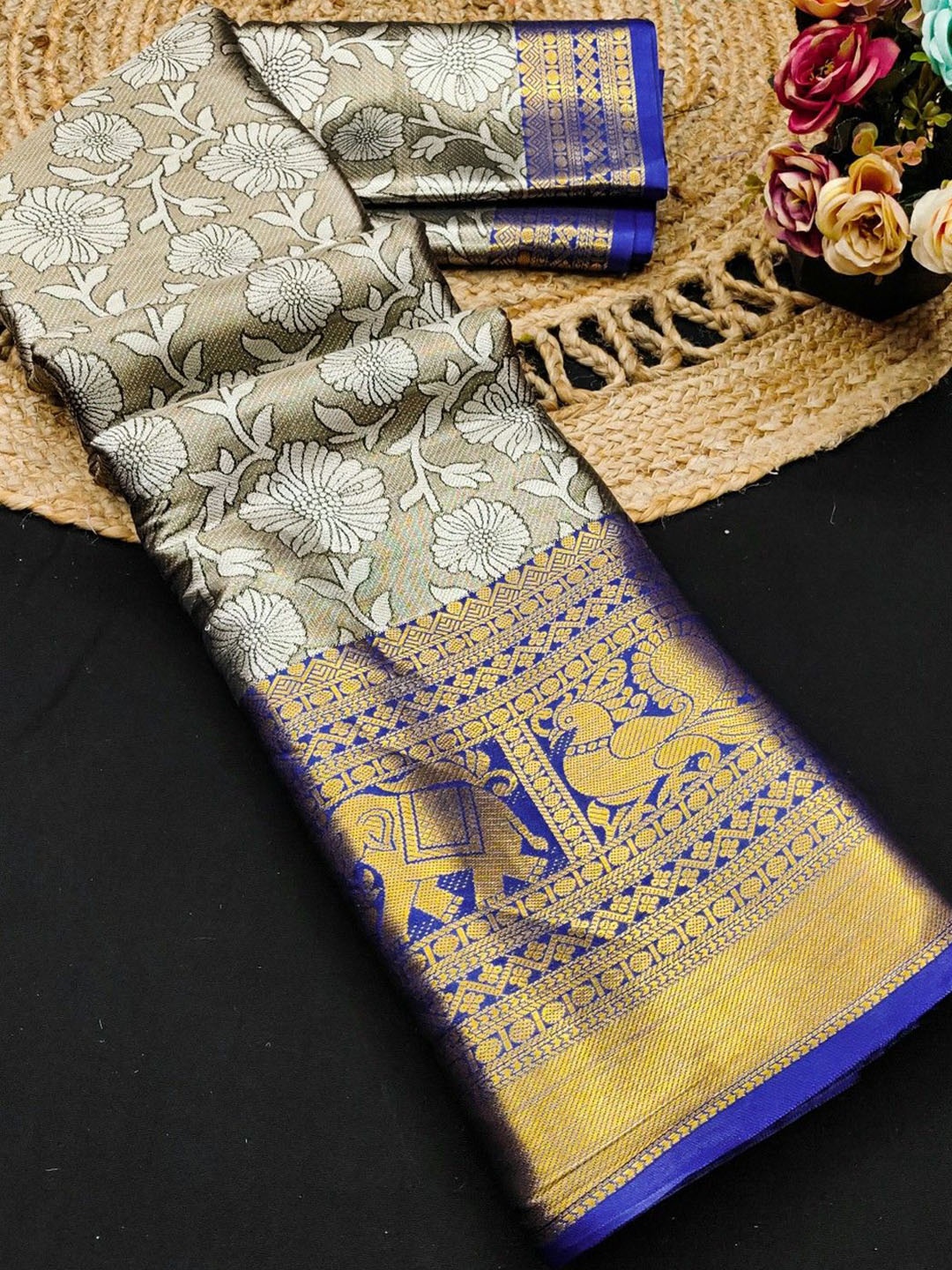 

DIVASTRI Floral Zari Pure Silk Handloom Banarasi Saree, Grey