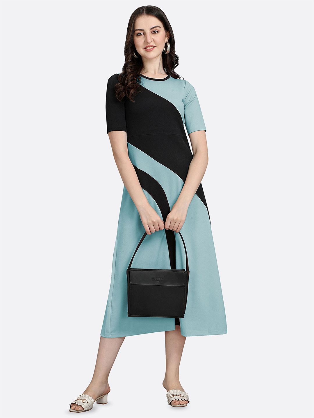 

DressBerry Women Colourblocked Maxi Dress, Turquoise blue