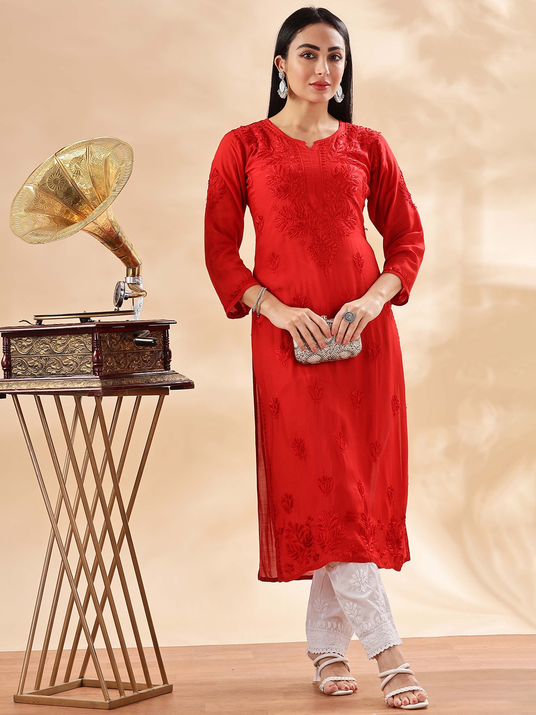 

Club Loom Women Floral Embroidered Chikankari Pure cotton Kurta, Red
