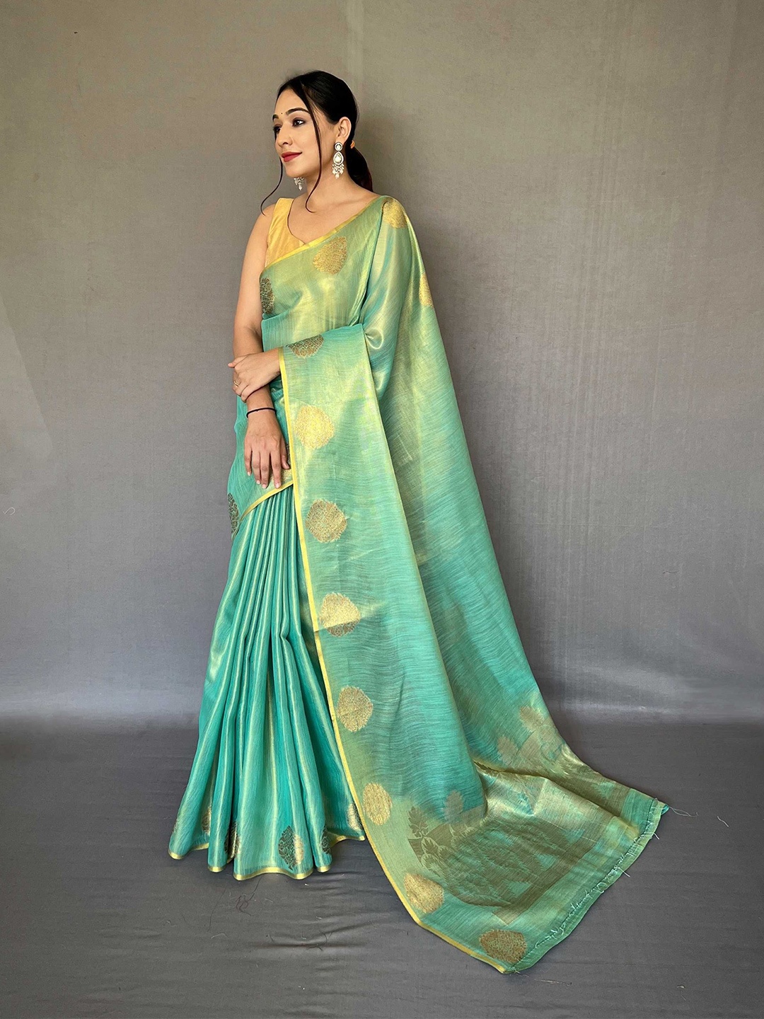 

DIVASTRI Ethnic Motifs Zari Tissue Saree, Teal