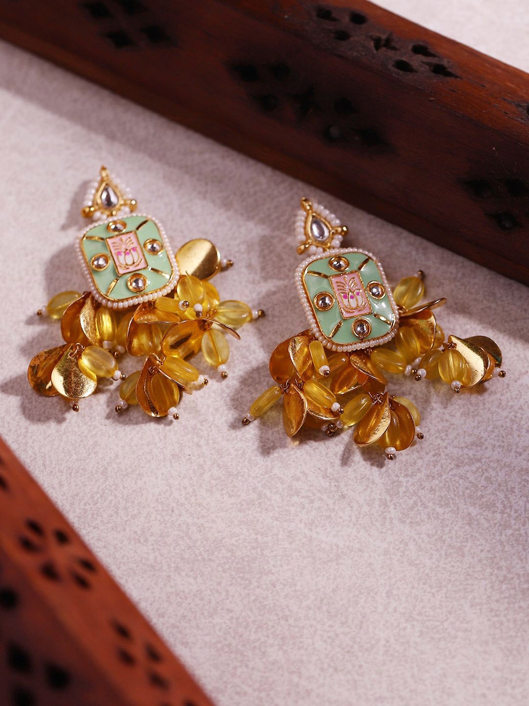 

DUGRISTYLE Sabz Gold-Plated Kundan Studded & Beaded Contemporary Shaped Drop Earrings