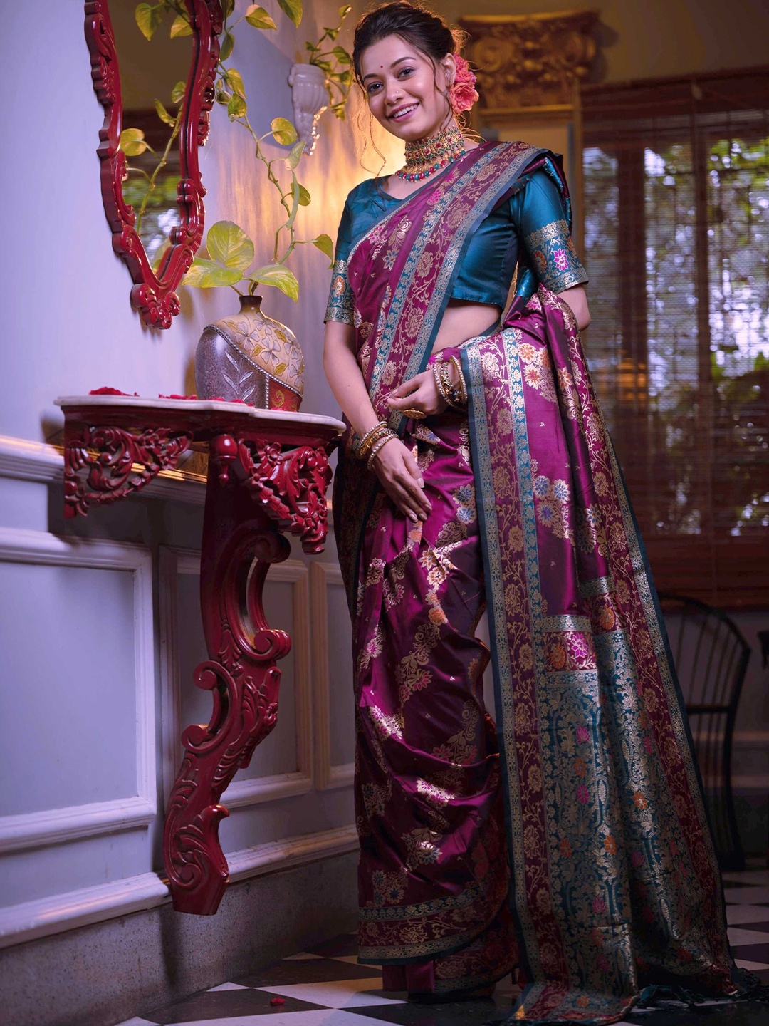 

DIVASTRI Floral Zari Banarasi Saree, Purple