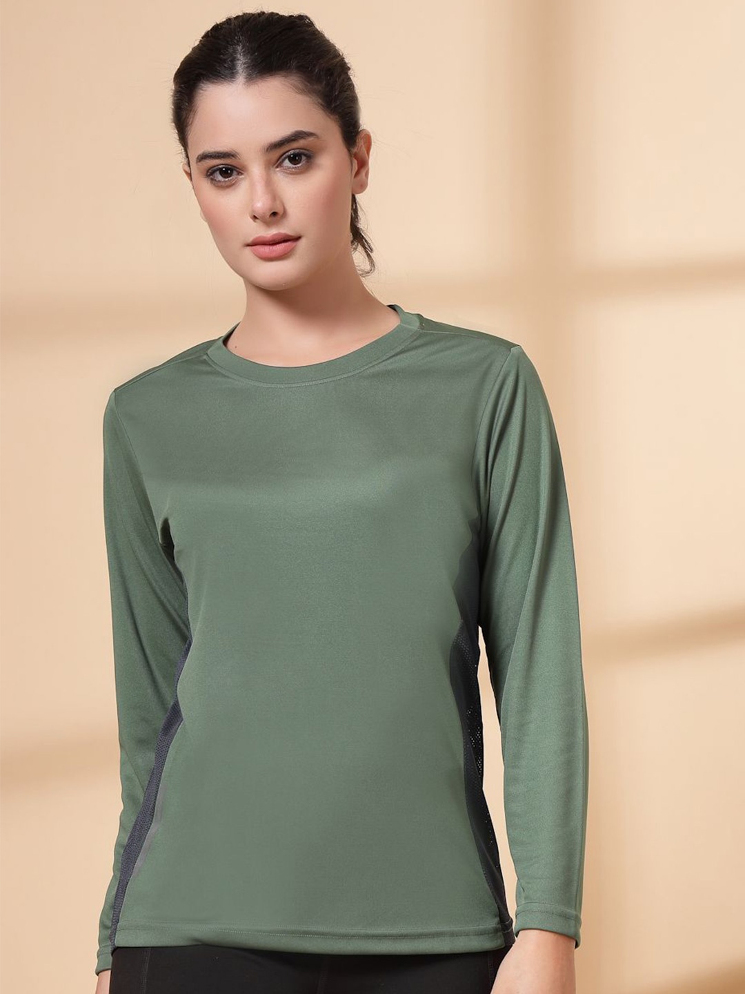 

CHKOKKO Women Colourblocked Round Neck Slim Fit T-shirt, Green