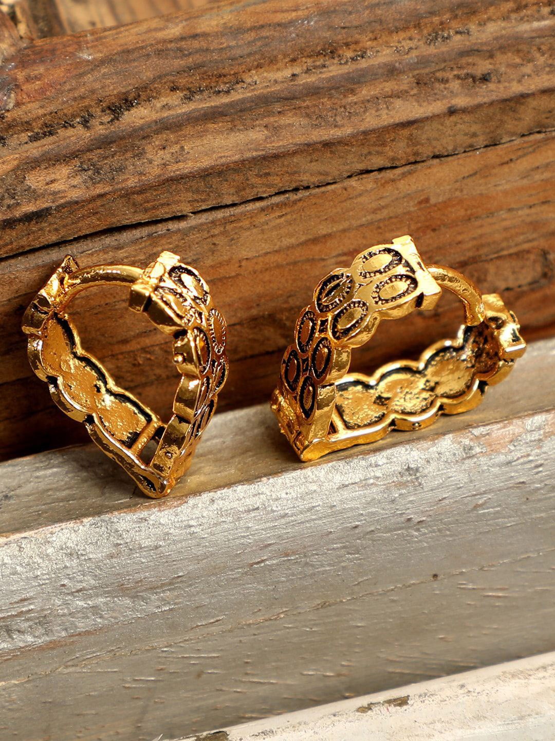 

Anouk Gold Plated Triangular Shaped Enamelled Hoop Earrings