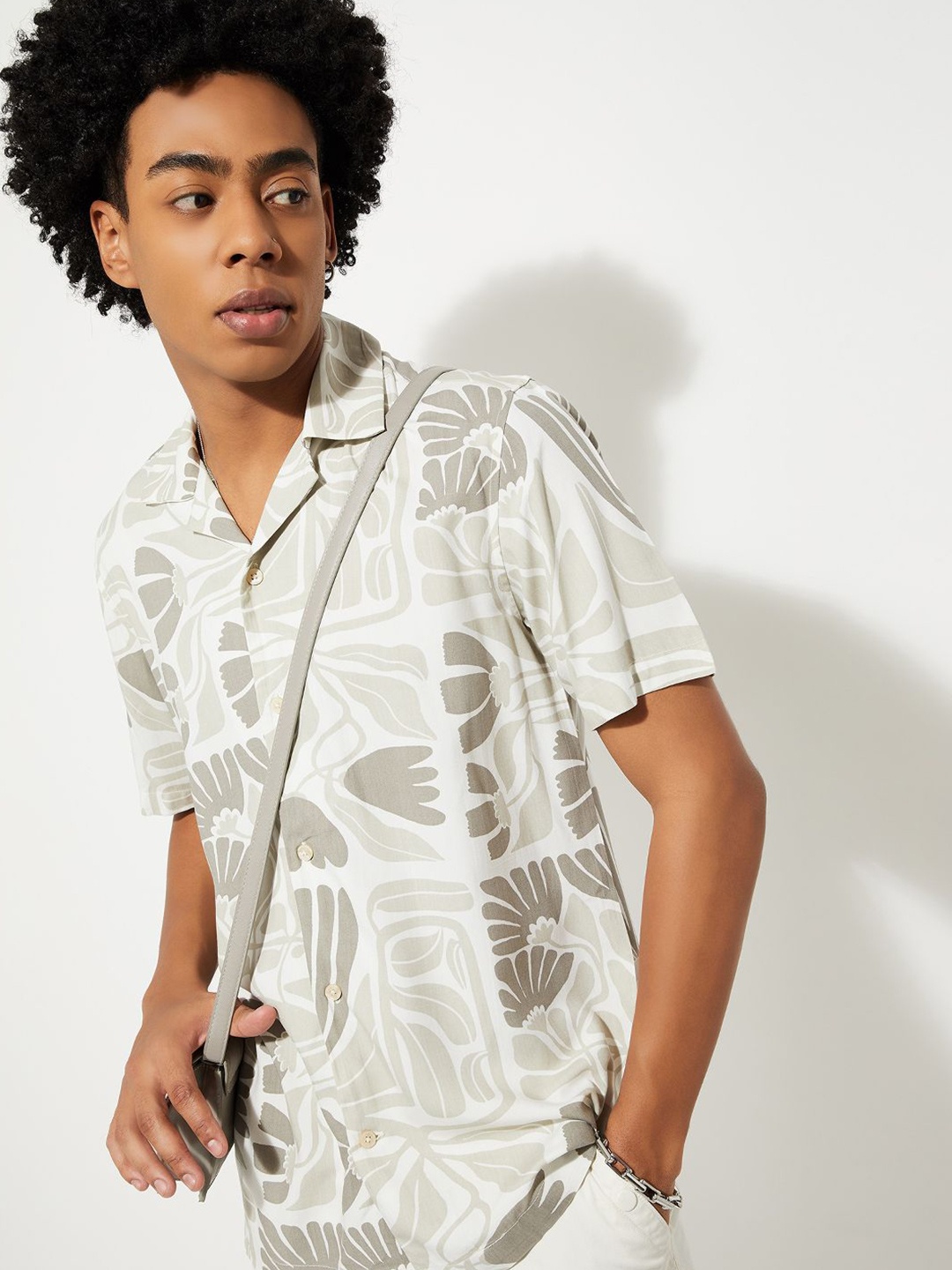 

max Men Cuban Collar Floral Printed Casual Shirt, White