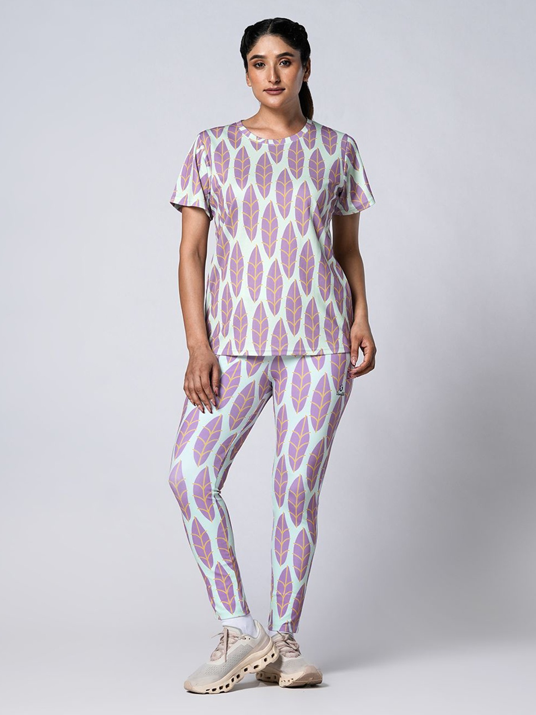 

UMILDO Printed Round Neck T-shirt With Tights, Green