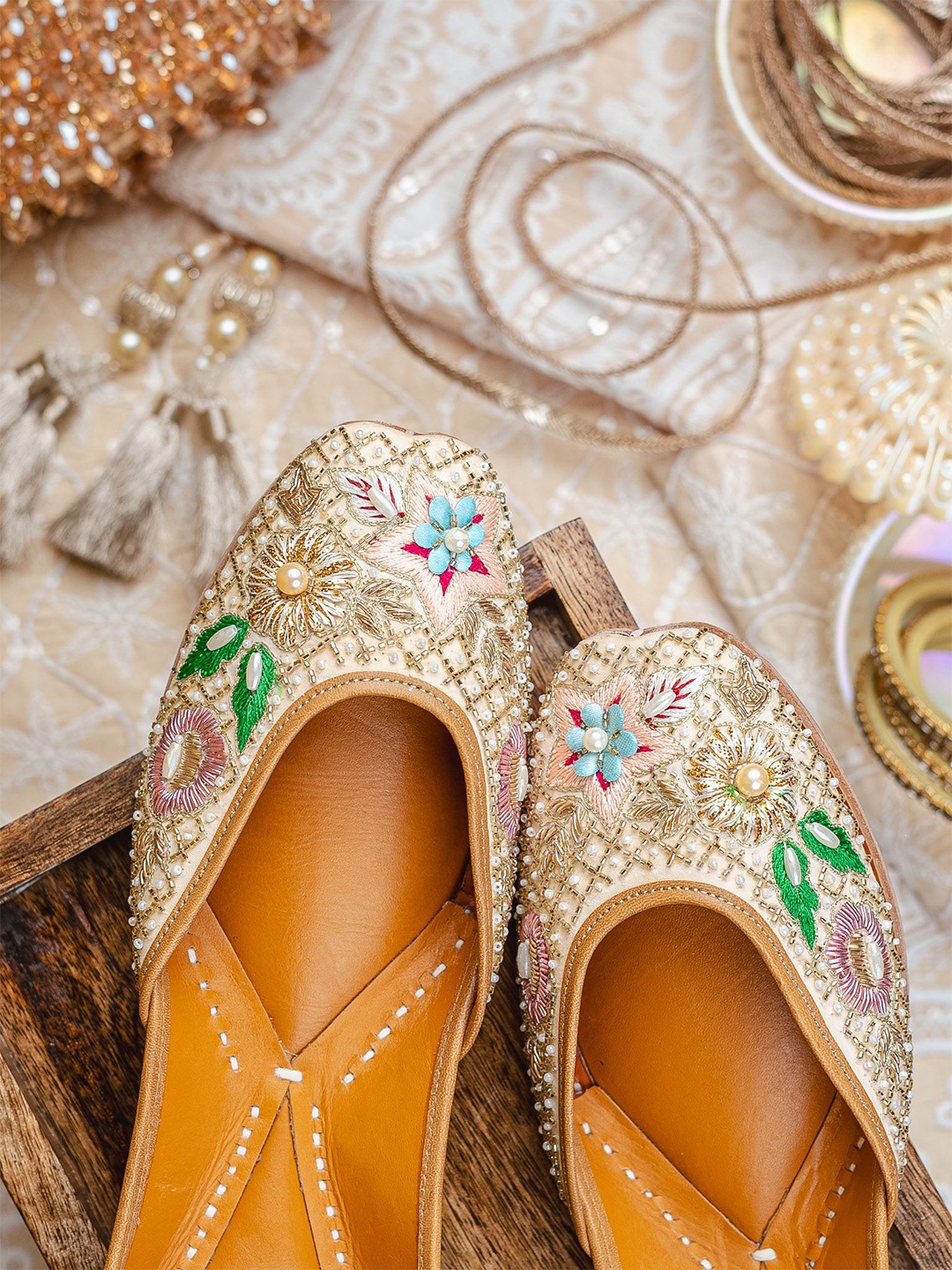 

NR By Nidhi Rathi Women embroidered Mojaris Flats, Beige