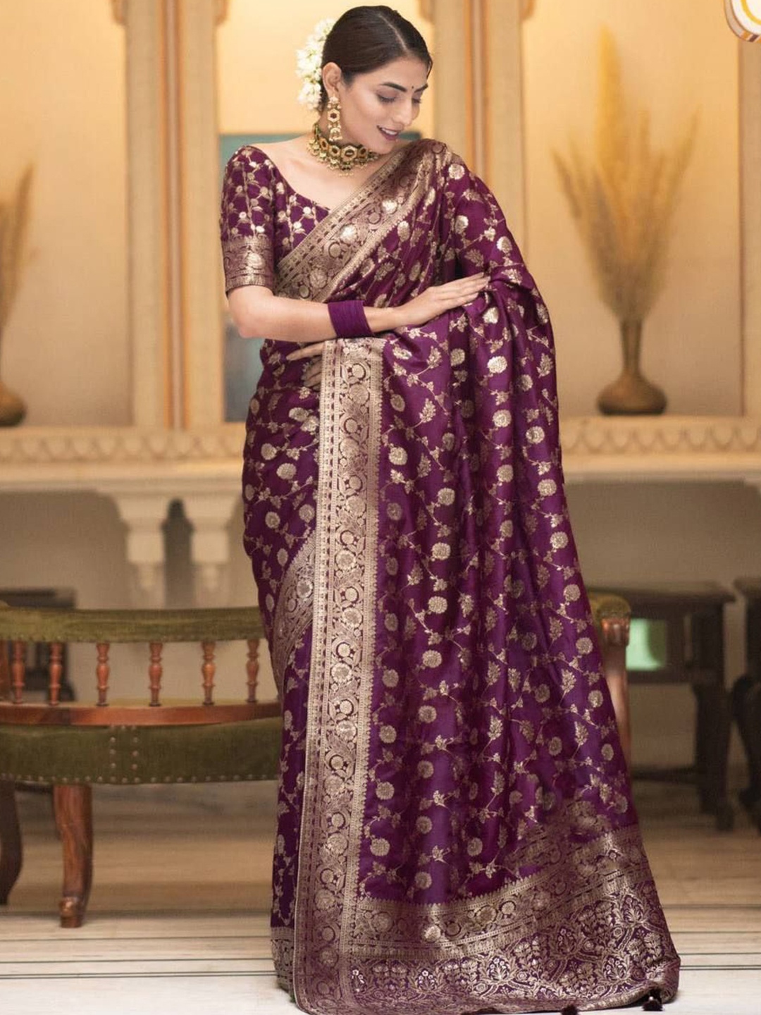 

APNISHA Women's Zari Pure Silk Banarasi Saree, Purple
