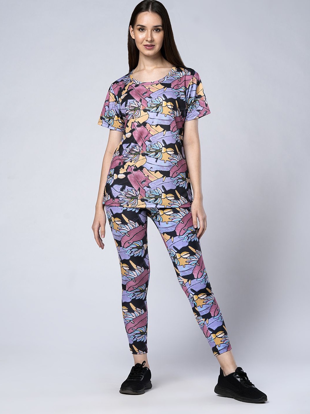 

UMILDO Printed Round Neck T-shirt With Tights, Black