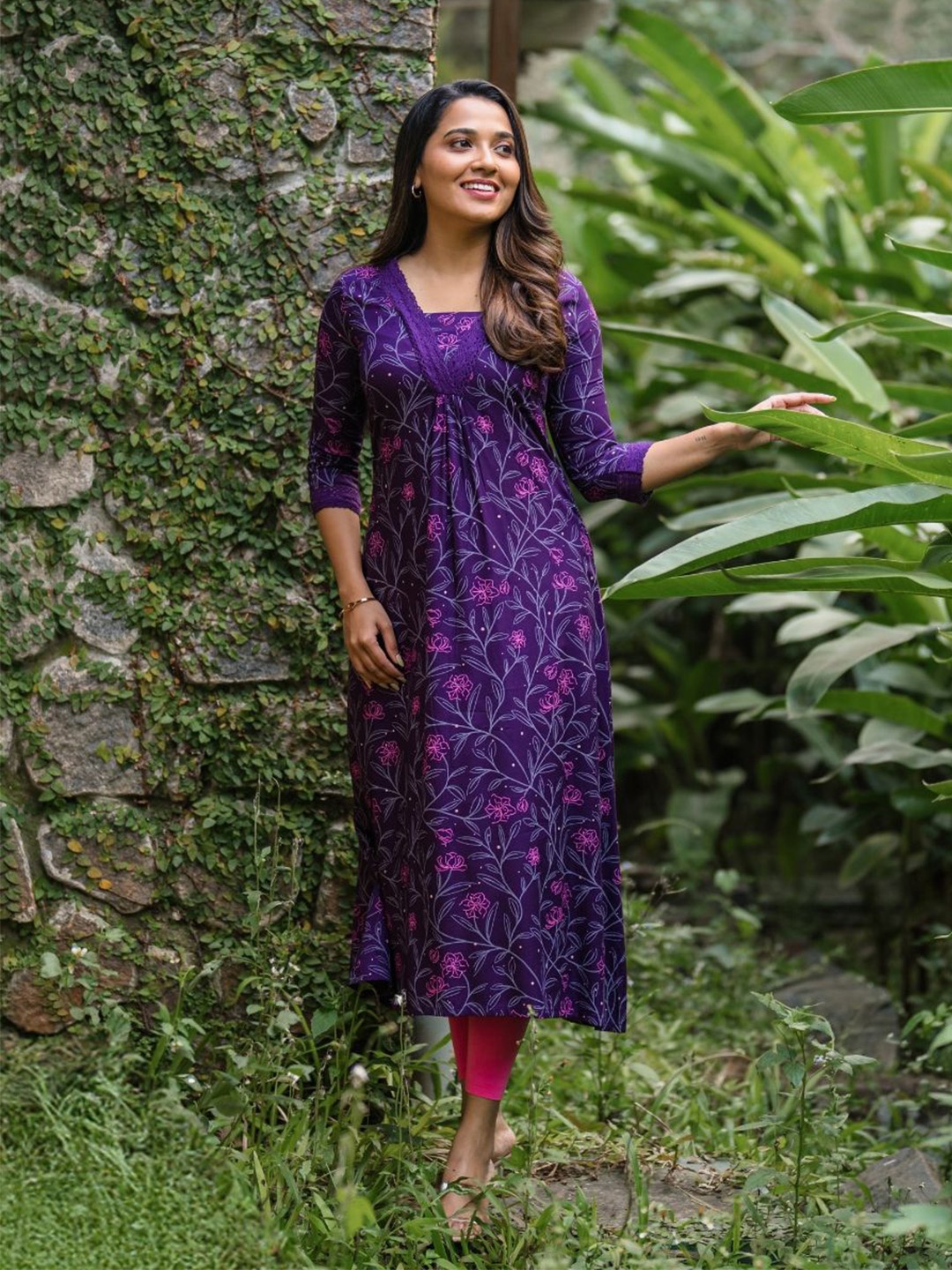 

HAY Clothing Women Floral Printed Floral Kurta, Violet