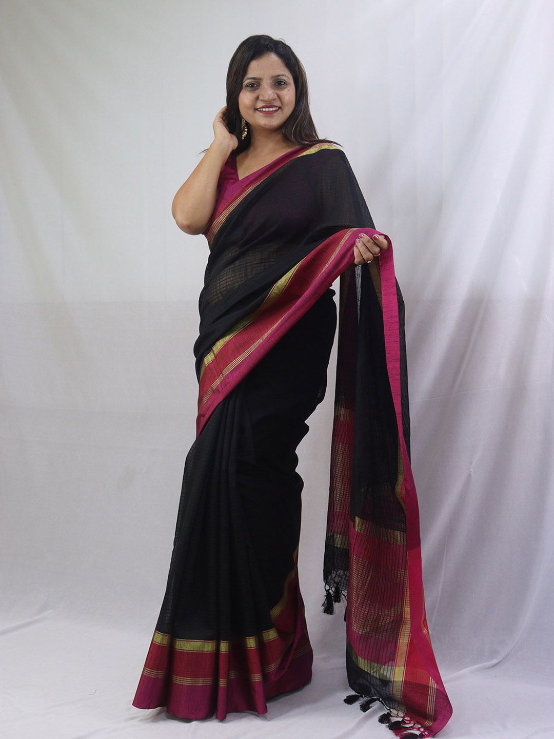 

Luxurionworld Classic Black Handloom Banarasi Silk Saree - Timeless Elegance