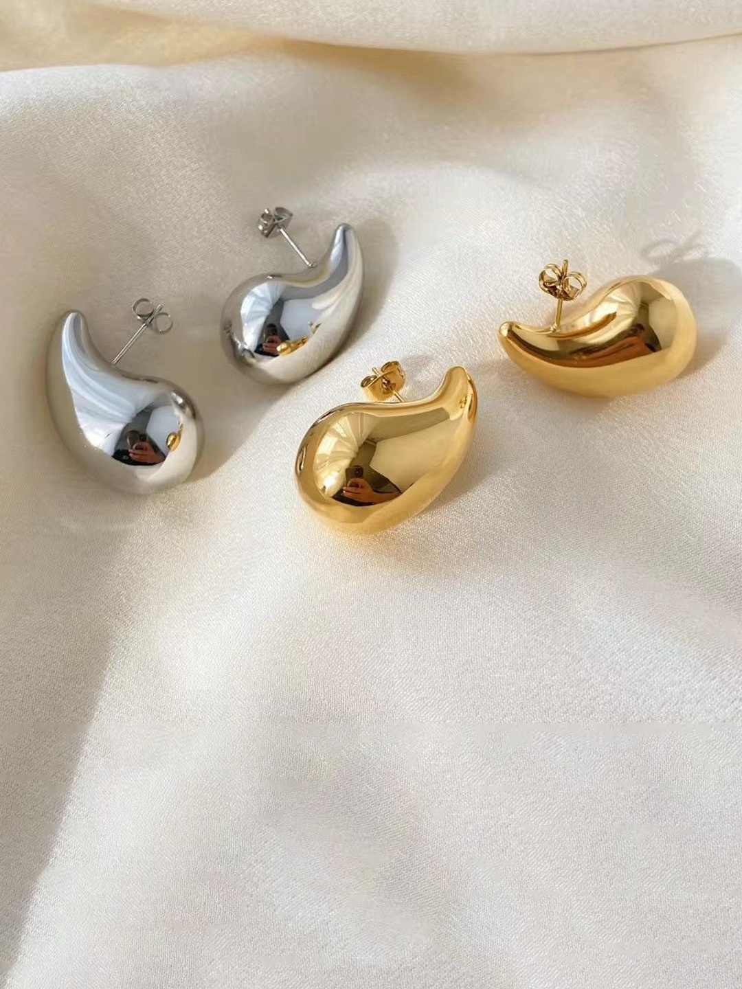 

Celestique Set of 2 Gold-Plated Waterdrop Shaped Studs