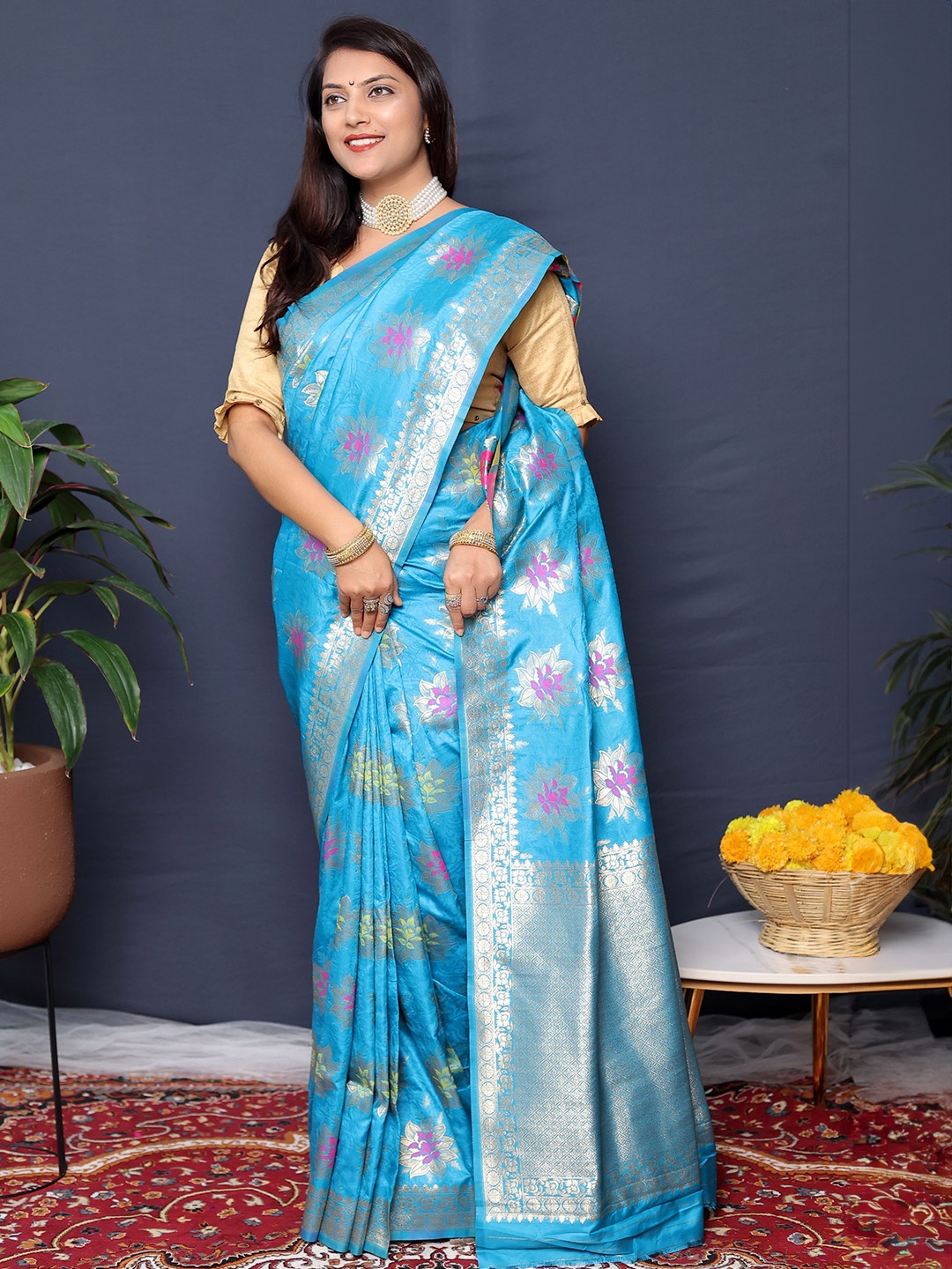 

Kandora Woven Design Floral Zari Pure Silk Heavy Work Banarasi Saree, Blue