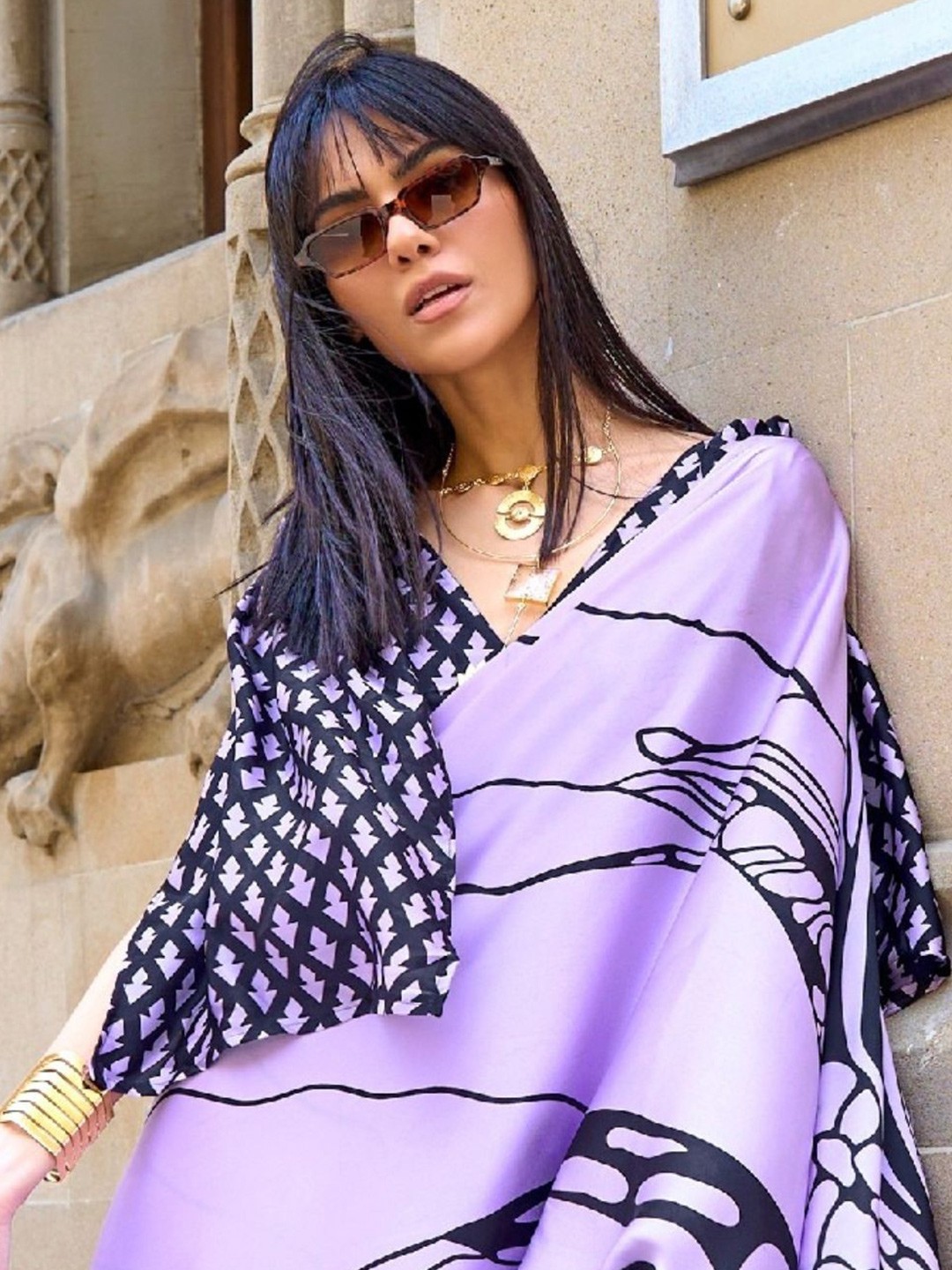 

BLENDIFY Printed Abstract Satin Saree, Lavender