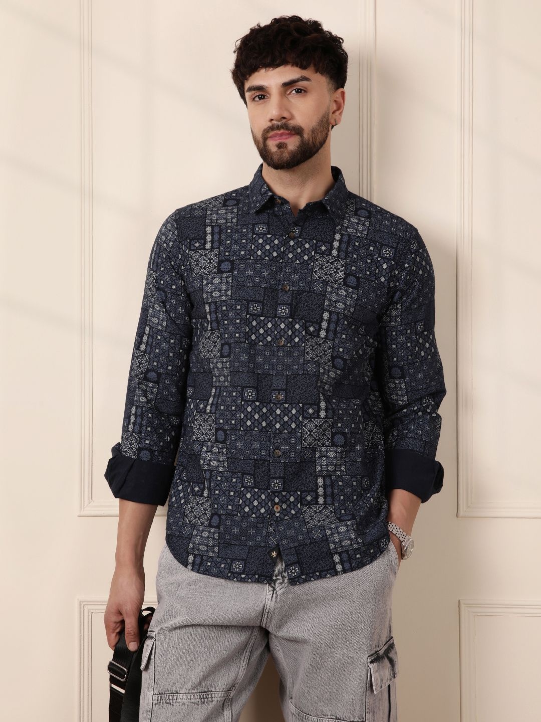 

WROGN Men Comfort Fit Spread Collar Ethnic Motifs Printed Casual Shirt, Navy blue