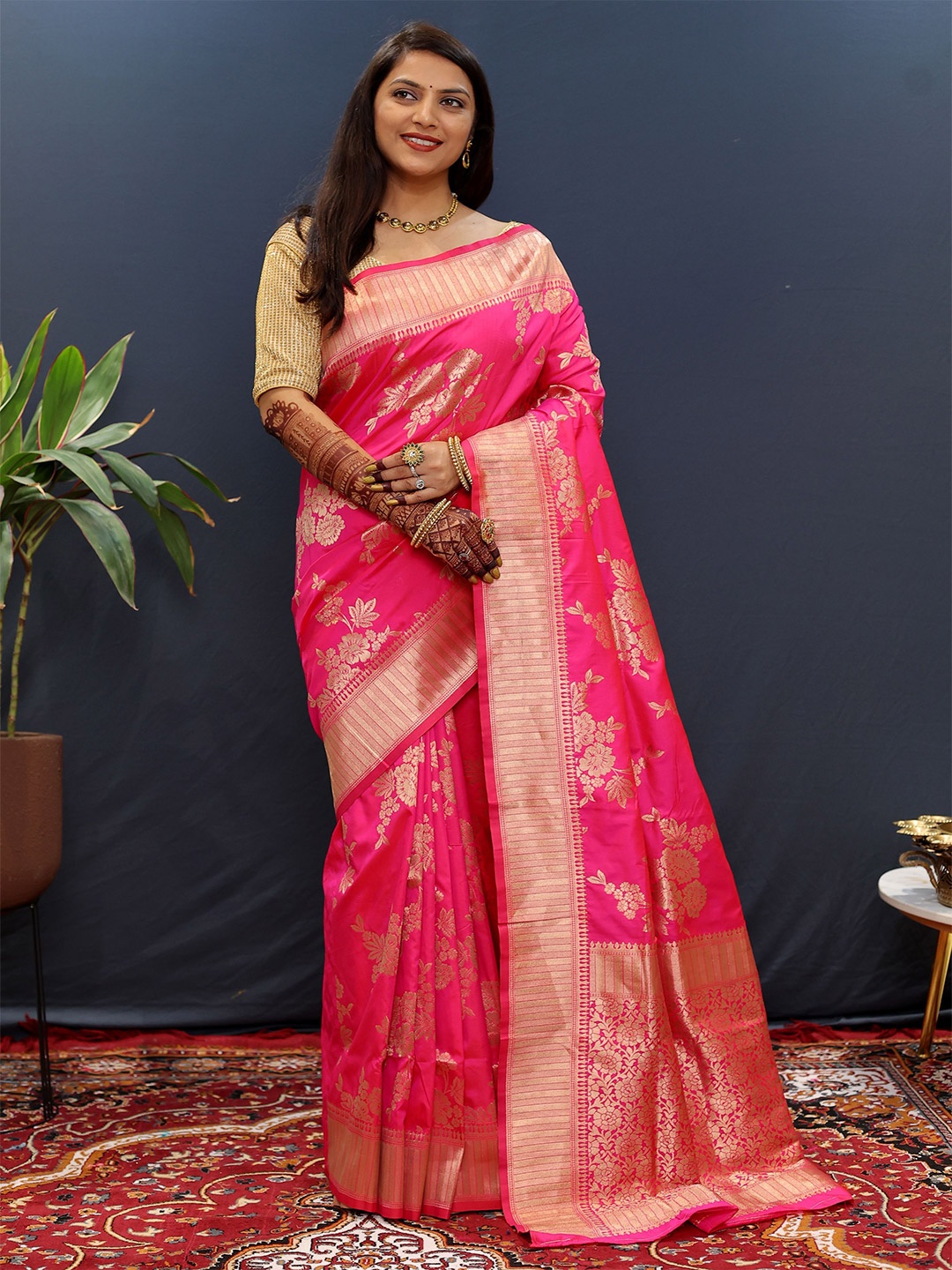 

Kandora Woven Design Zari Pure Silk Designer Banarasi Saree, Pink