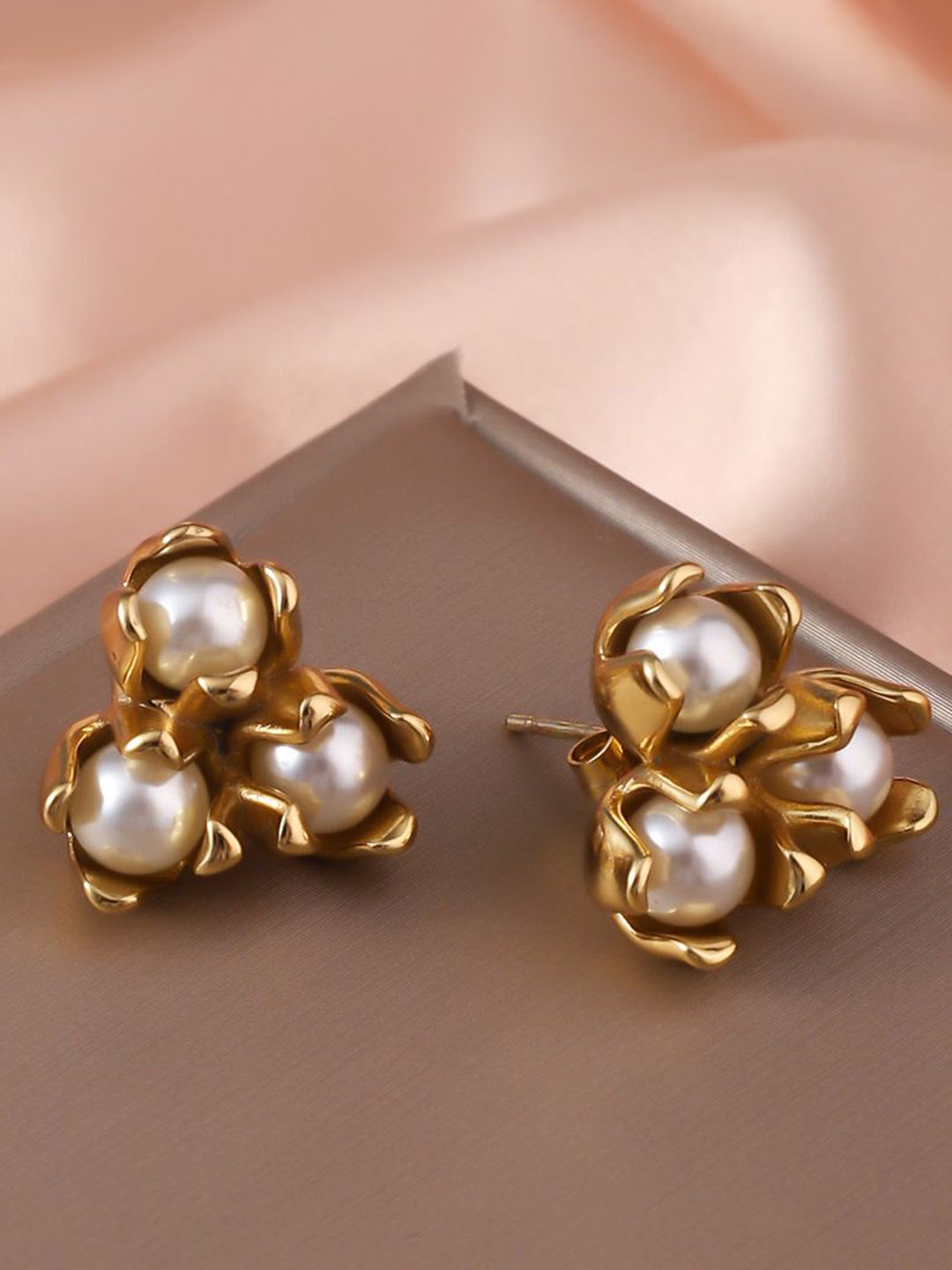 

MEENAZ Stainless Steel Gold-Plated Pearls Studded Floral Shaped Anti Tarnish Studs