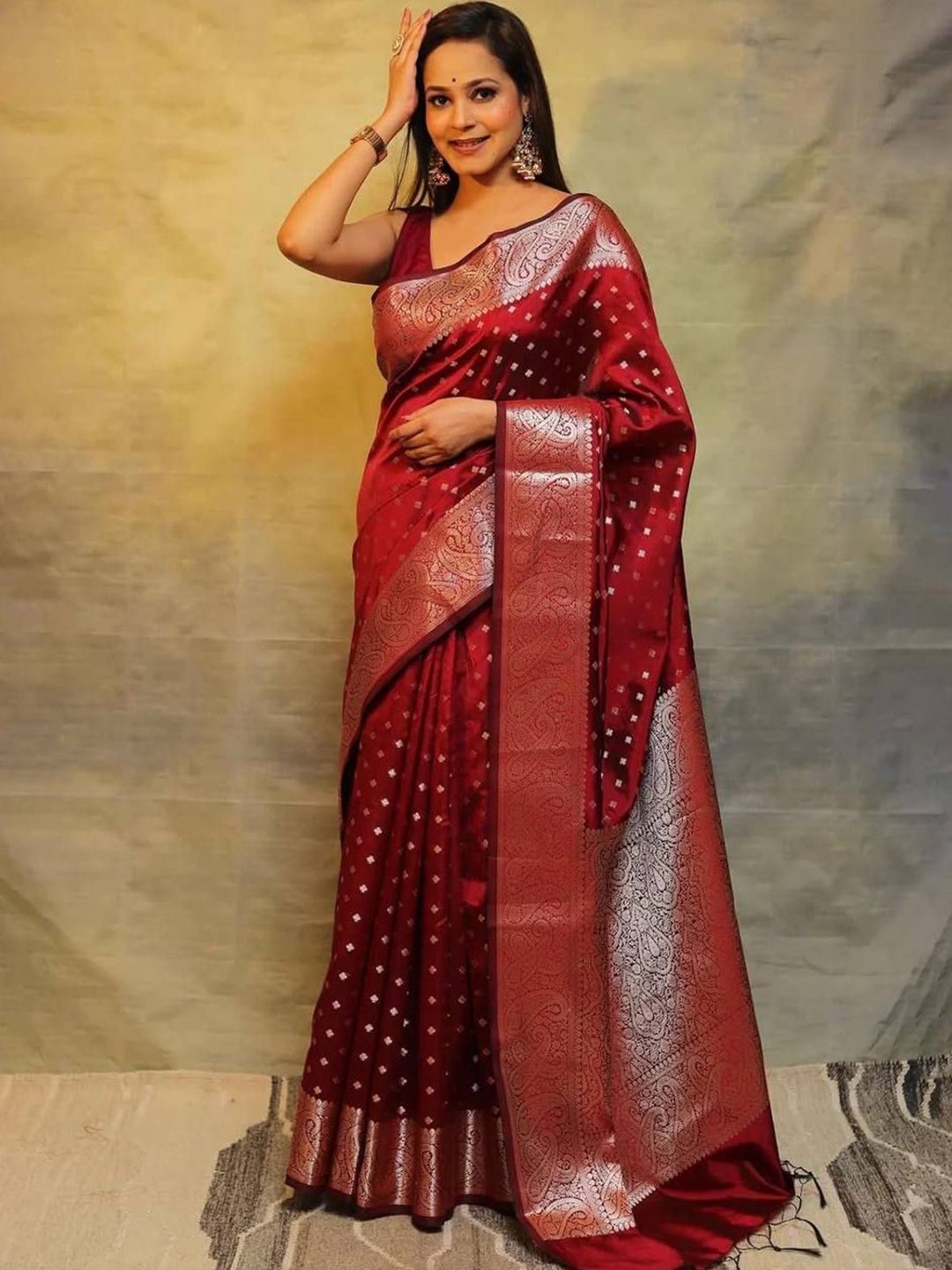 

APNISHA Woven Design Zari Silk jacquard Saree With Unstitched Blouse Piece, Maroon