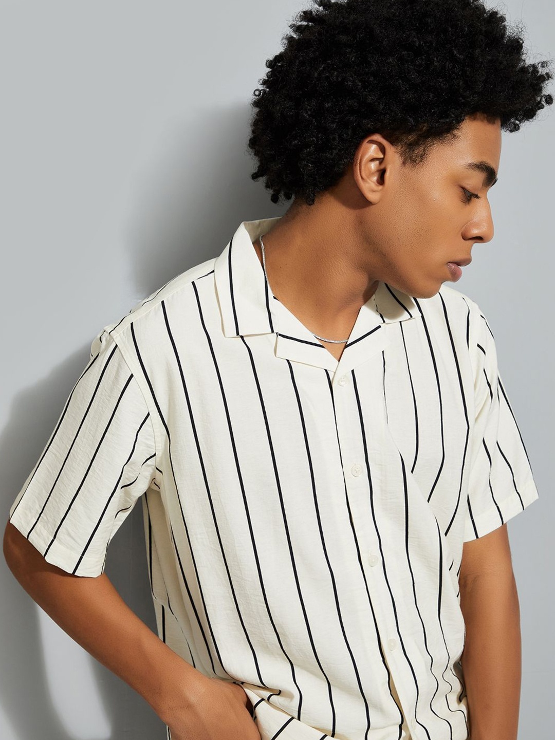 

max Men Cuban Collar Vertical Striped Casual Shirt, White