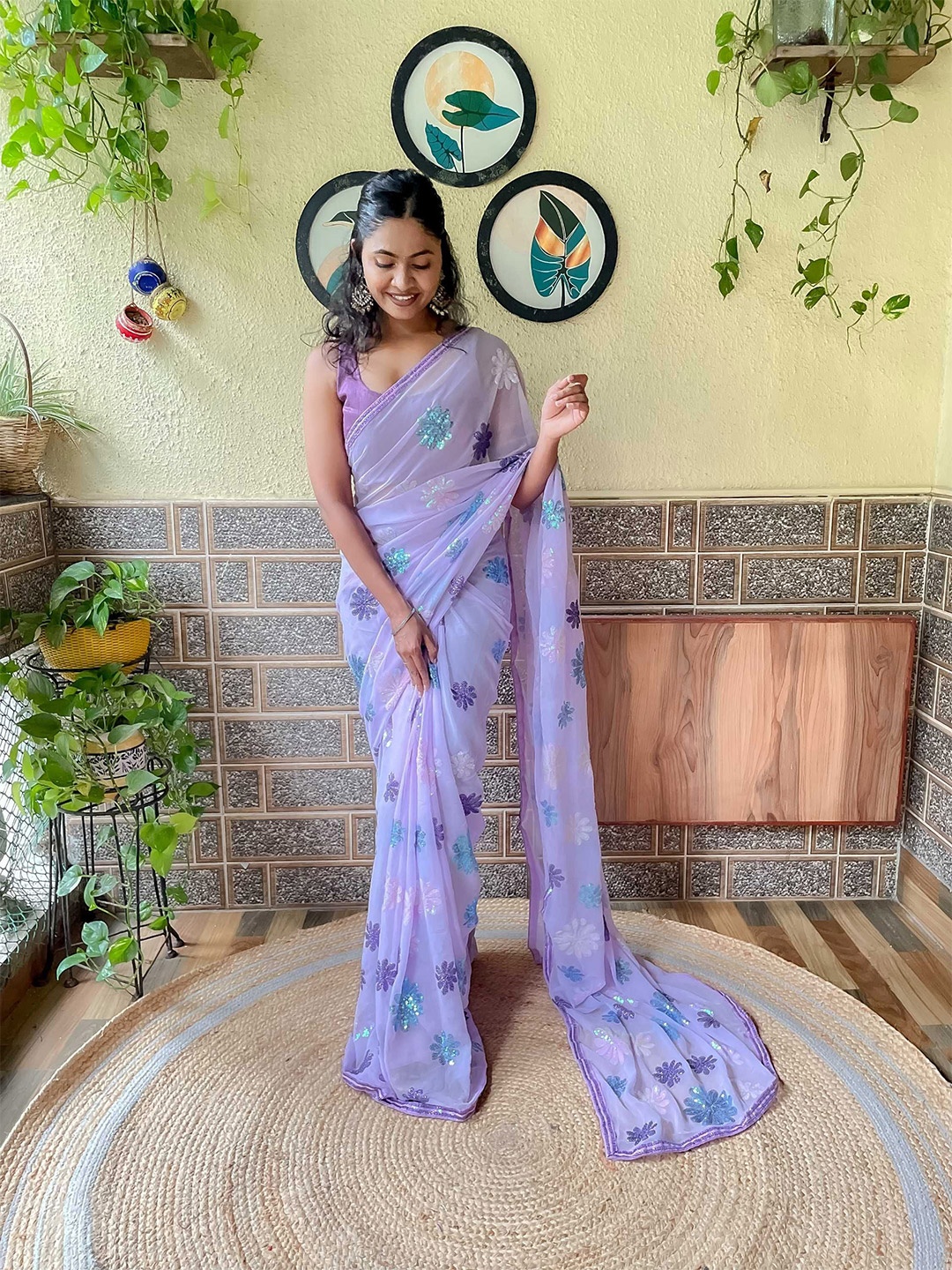 

DIVASTRI Floral Sequinned Poly Georgette Saree, Lavender