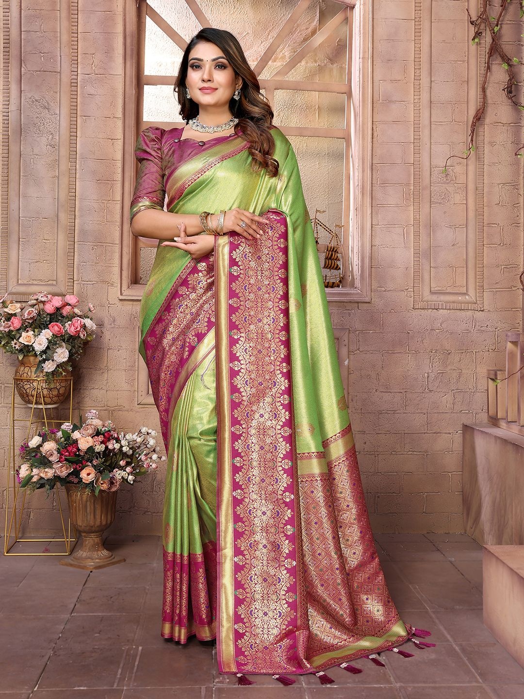 

LeeliPeeri Designer Woven Design Zari Silk Blend Banarasi Saree, Green