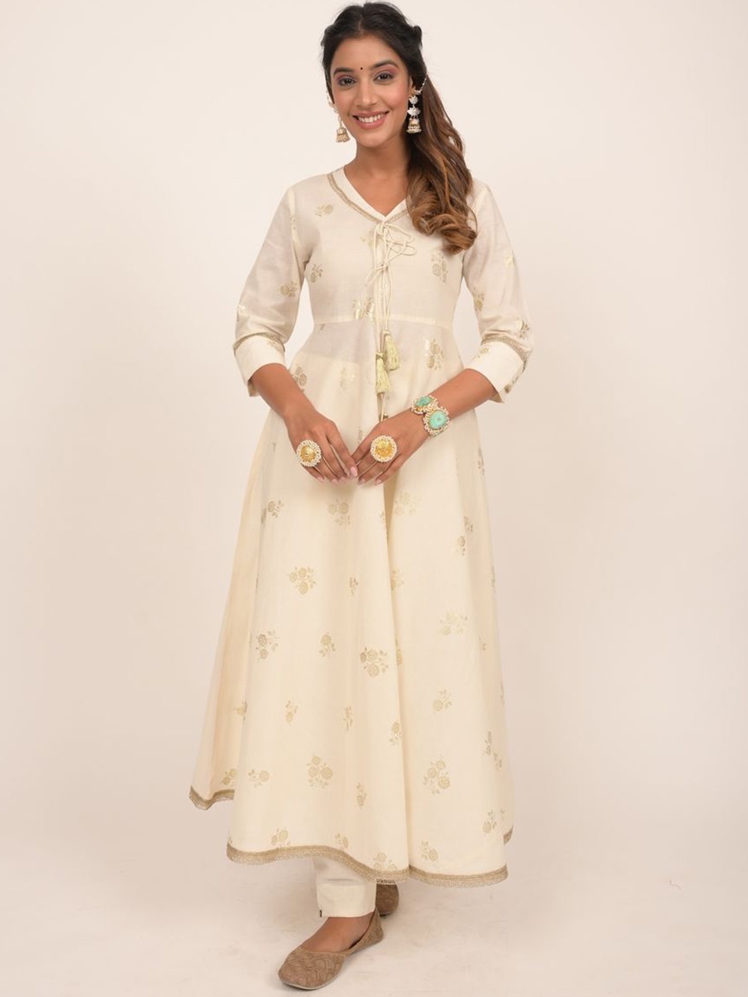 

INDIE JHOLA Floral Printed V-Neck Foil Print Cotton Anarkali Kurat, Off white