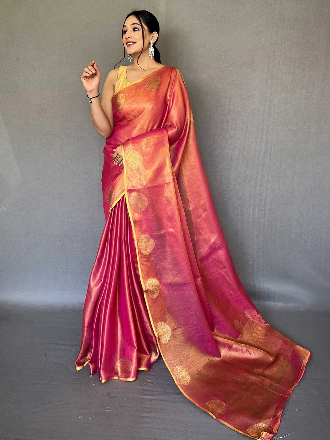

DIVASTRI Ethnic Motifs Zari Tissue Saree, Pink