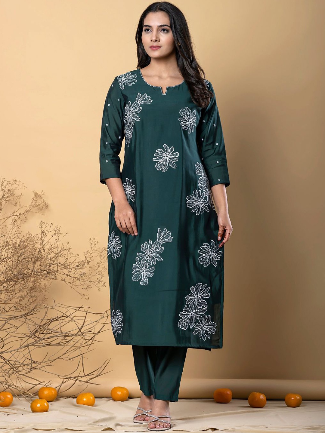 

Readiprint Floral Embroidered Notch Neck Straight Kurta With Trouser, Green