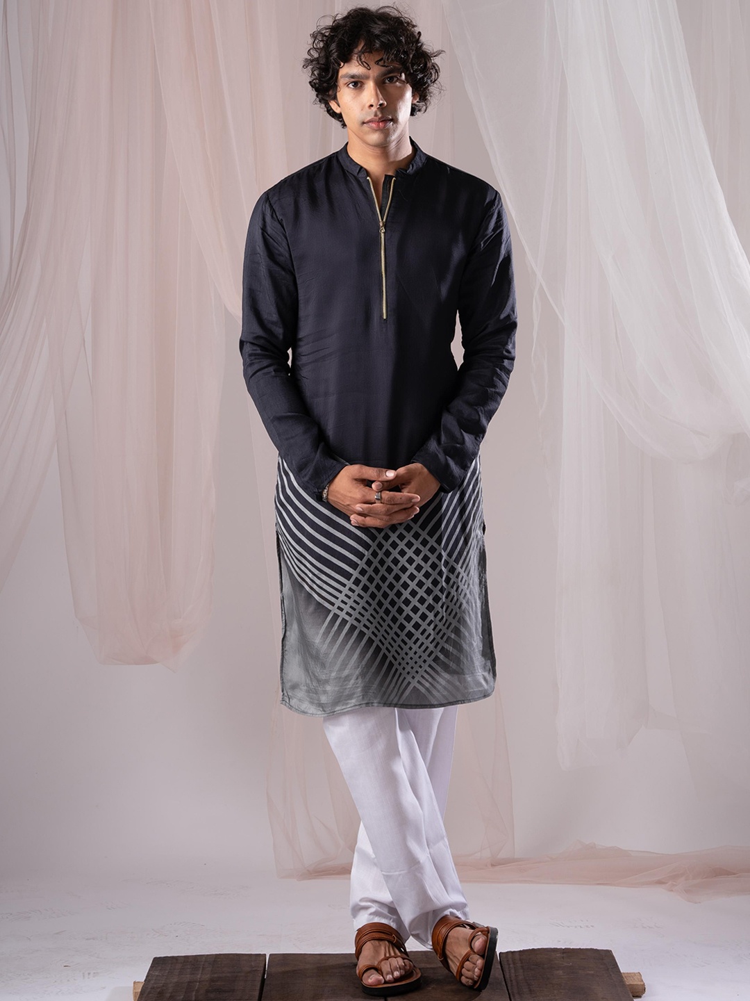 

5 Stitch Geometric Printed Mandarin Collar Straight Kurta With Pyjamas, Black