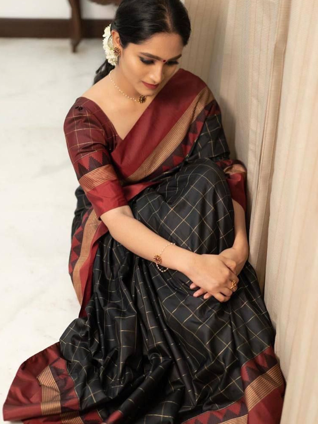 

VILLE FASHION Checked Zari Art Silk Kanjeevaram Saree, Black
