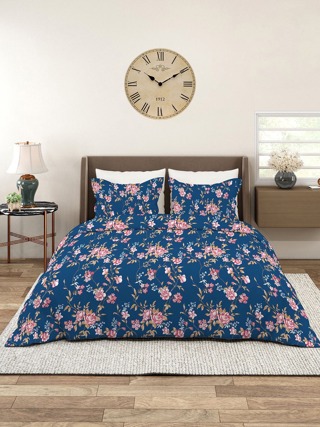

Layers Blue & White Floral Printed Microfiber King Bedsheet Set 2.74 m x 2.74 m