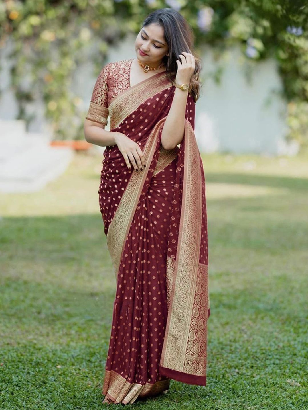 

KALINI Ethnic Motifs Zari Silk Blend Banarasi Saree, Maroon