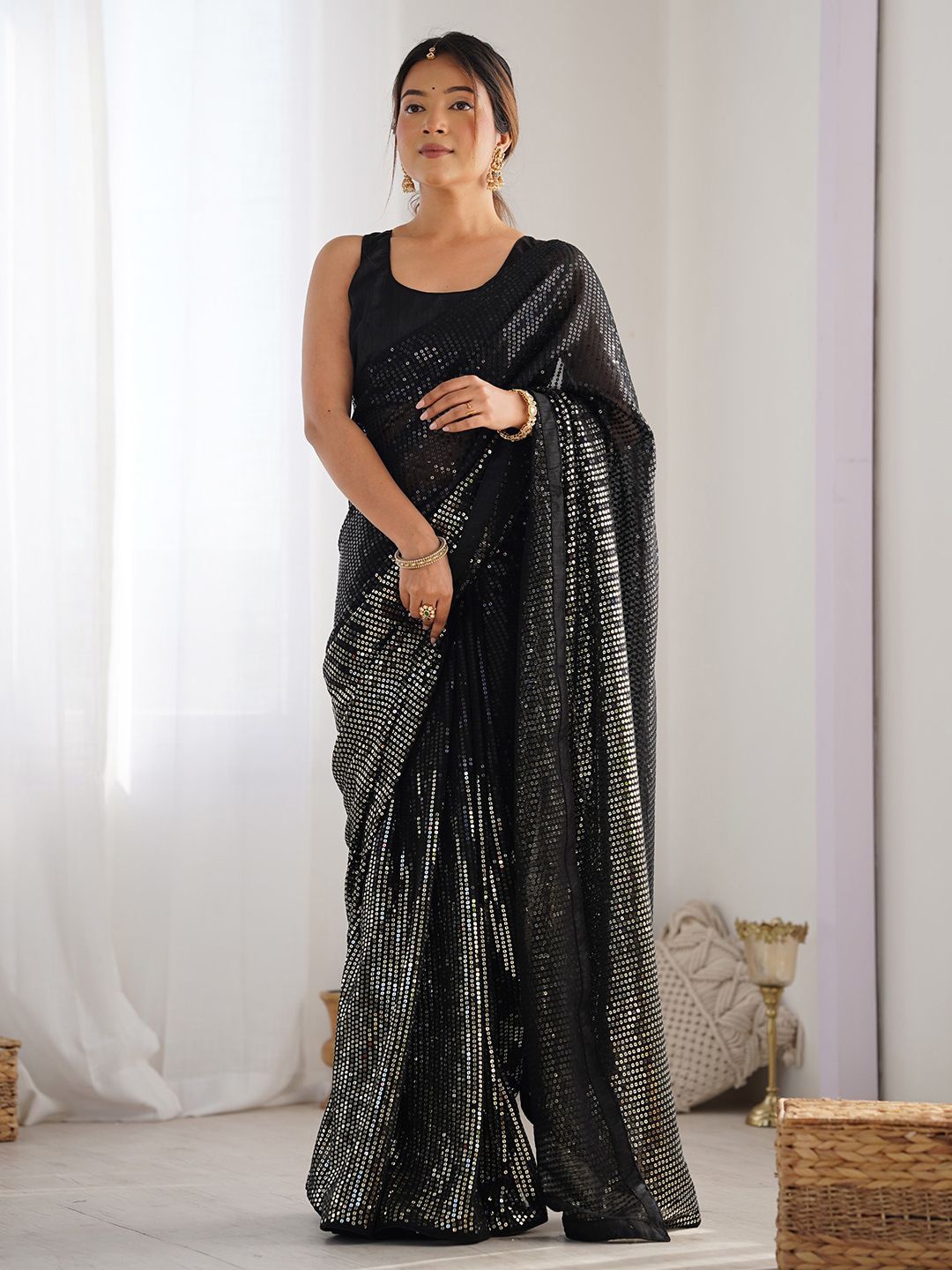 

LeeliPeeri Designer Embellished Sequinned Saree, Black
