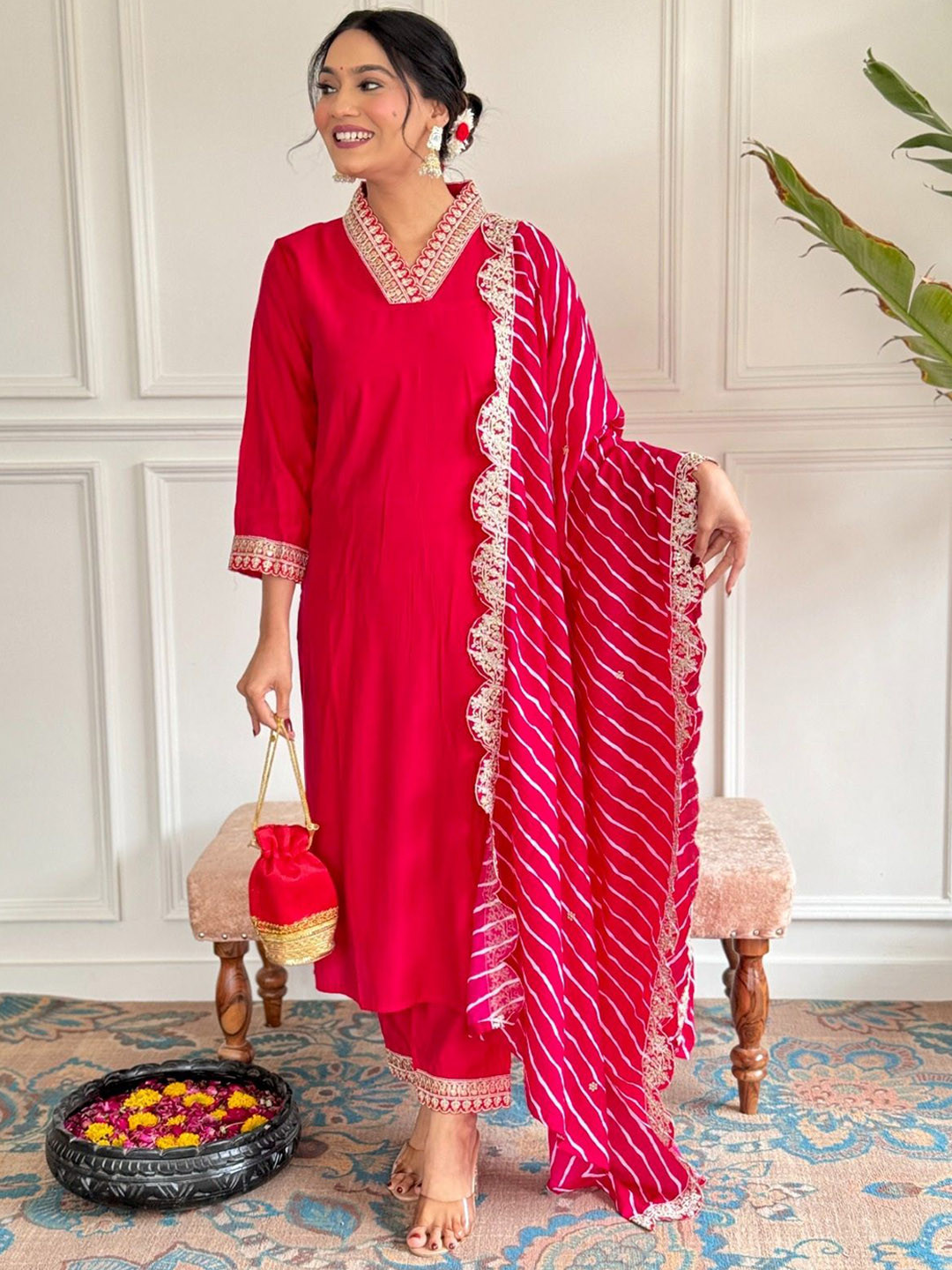

NKV Bandhani Printed Sequinned V-Neck Straight Kurta, Pink