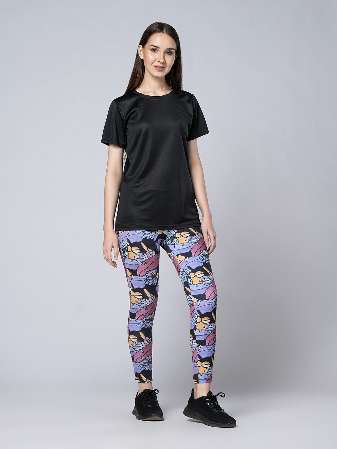 

UMILDO Round Neck T-shirt With Tights, Black