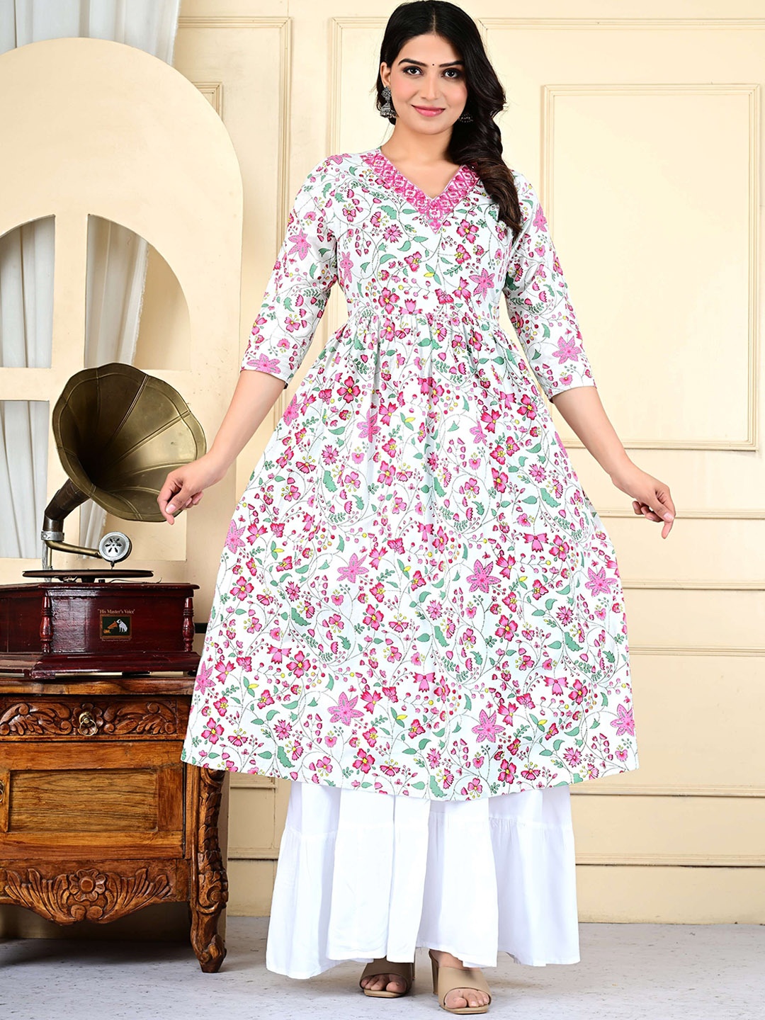 

GUNDIA FASHION Floral Printed V-Neck Thread Work Pure Cotton Anarkali Kurta, White