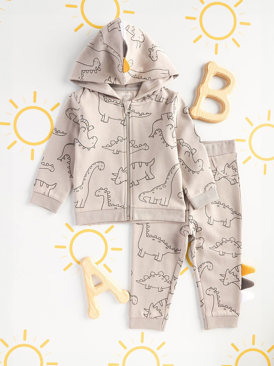 

max Boys Printed Hooded Neck Sweatshirt With Joggers, Brown