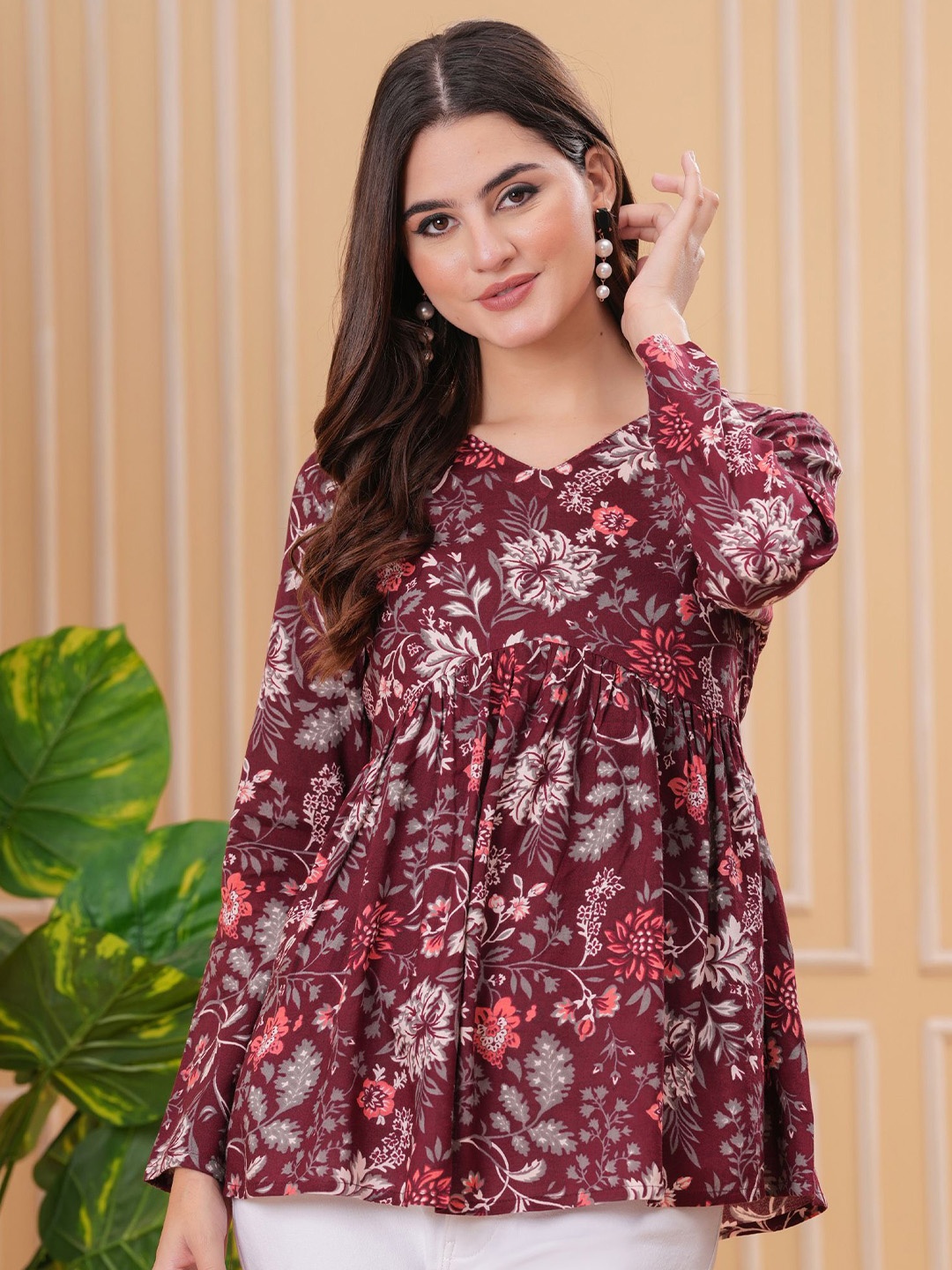 

Light Daisy Floral Print V-Neck A-line Regular Top, Maroon