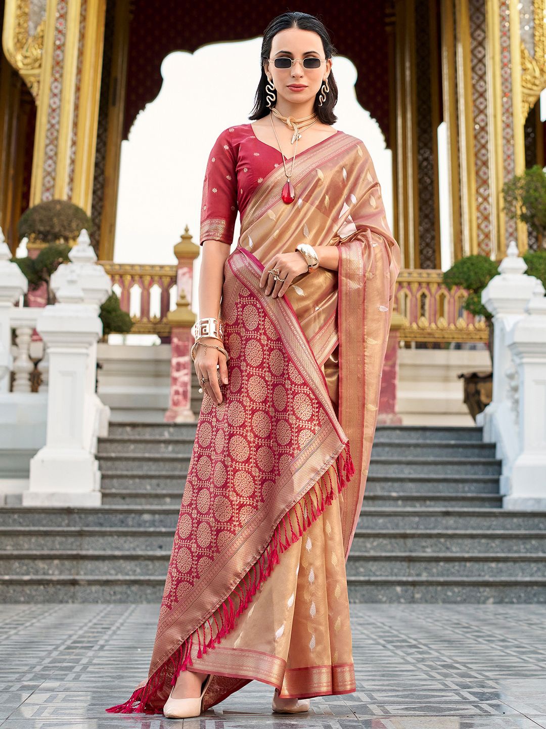 

Satrani Woven Design Zari Tissue Fusion Banarasi Saree, Gold