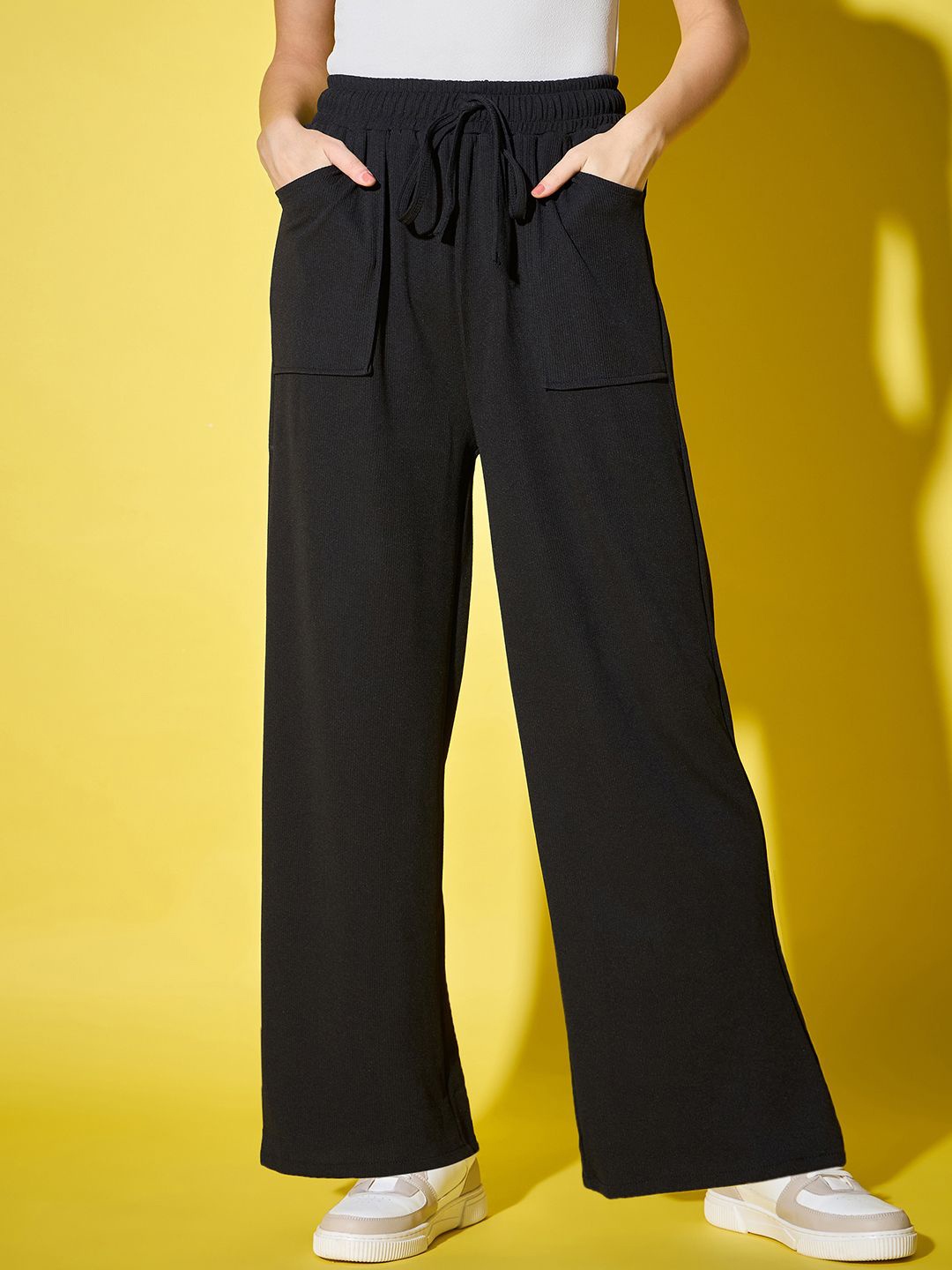 

BUY NEW TREND Women Relaxed High-Rise Trousers, Black