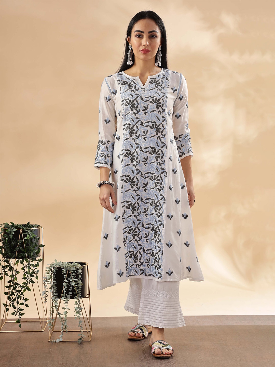 

Club Loom Women Paisley Embroidered Chikankari Cotton Straight Ready to Wear Kurta, White